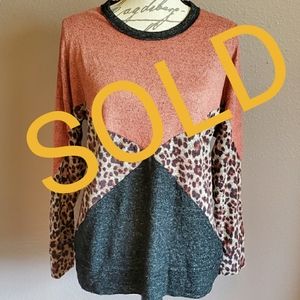 *NWOT*Maurices Cheetah colorblock lightweight top.
